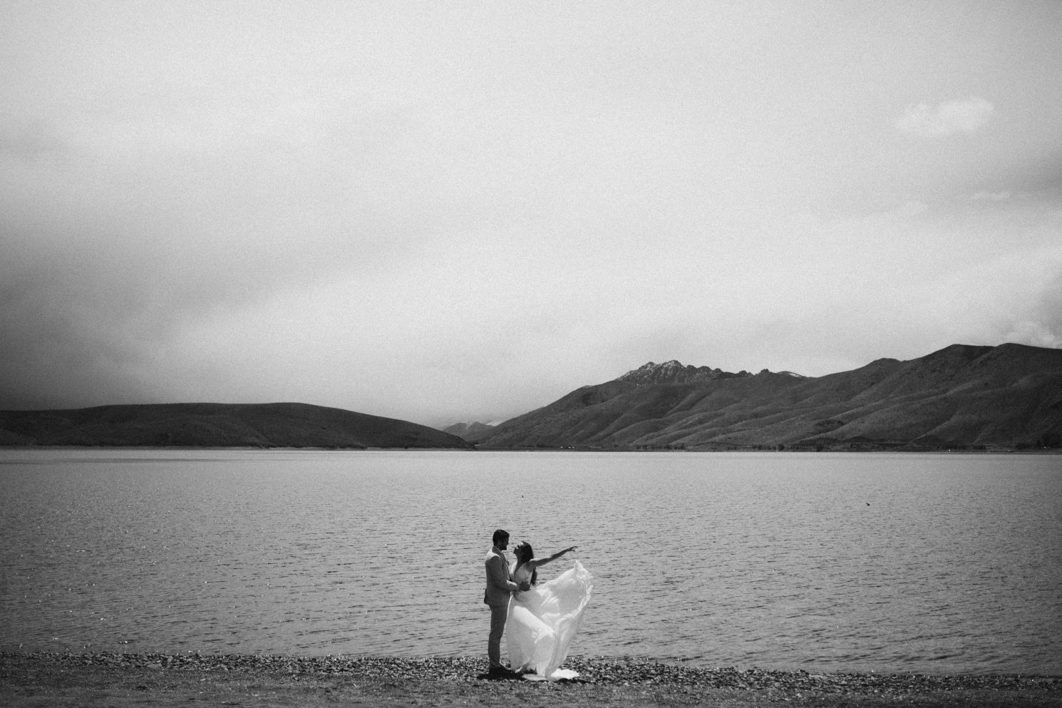 Couple wedding Mountain Lake